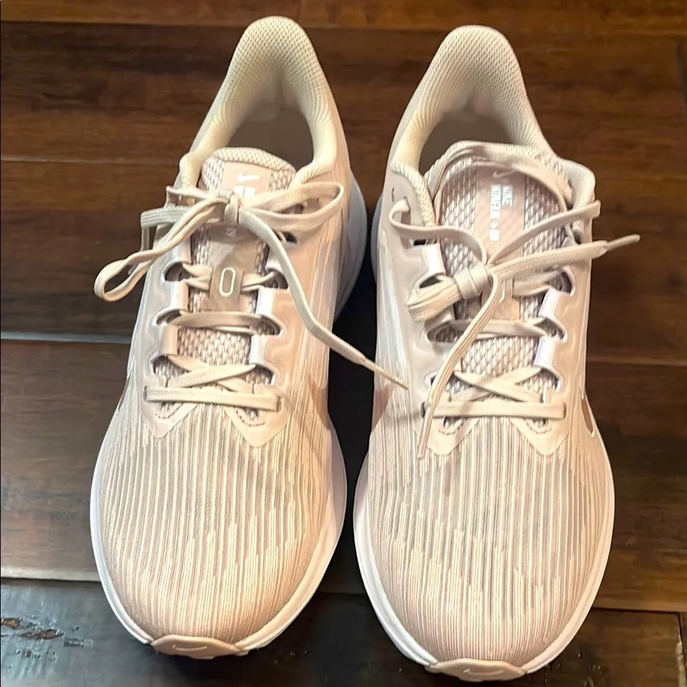 Nike Women's Air Winflo9 brand new in box size 9.5